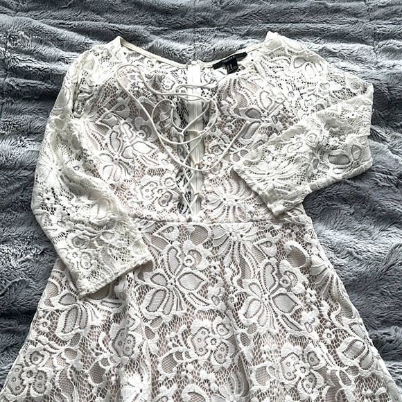 Mini lace dress cream colour with gold under skirt - Picture 1 of 2